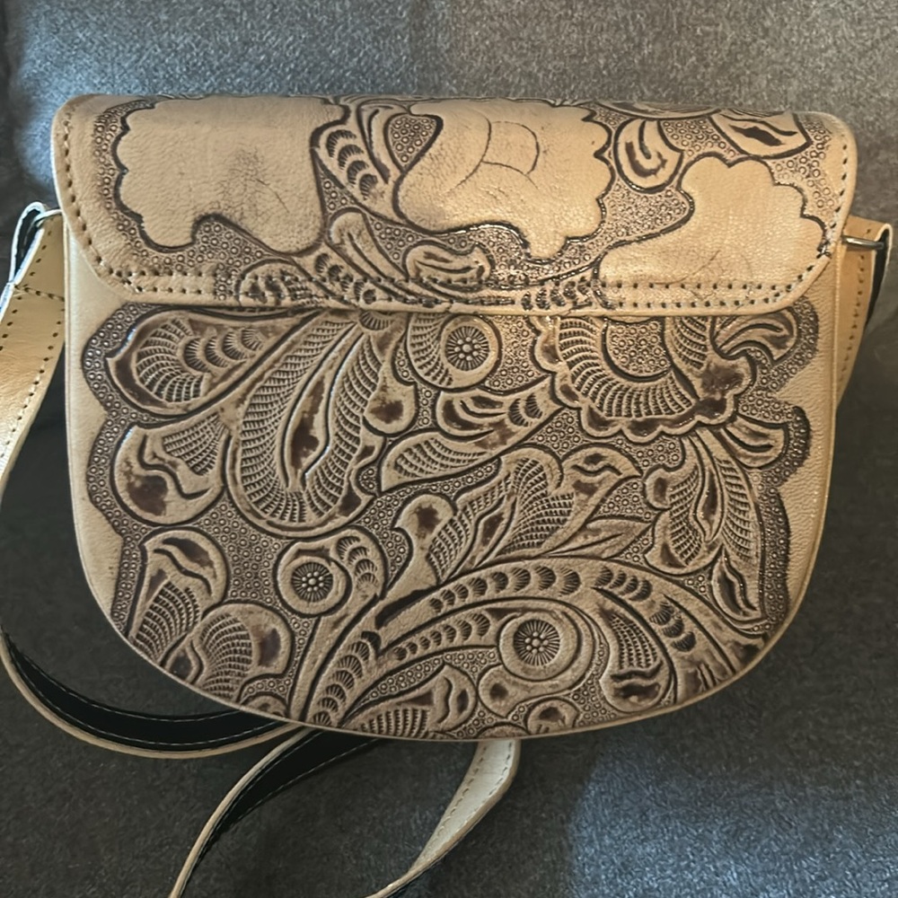 HAND TOOLED Ivory Color leather cross body or shoulder bag from Mexico NWOT - Picture 5 of 7